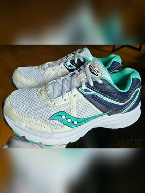 Sz 9 Women's SAUCONY COHESION 11 White/Navy Running Shoes